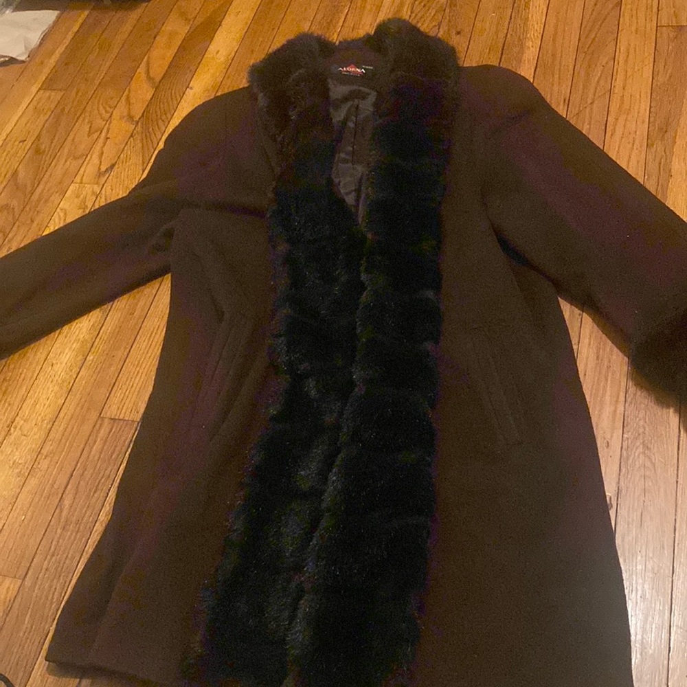 Fur coat size xl color is brown